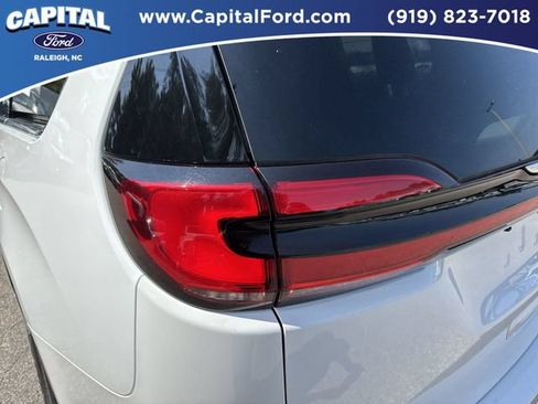 Used 2024 Chrysler Pacifica Touring-L FWD image 15