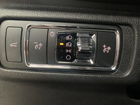 Used 2022 Lincoln Corsair Standard AWD 4dr SUV w/ Premium Package image 16