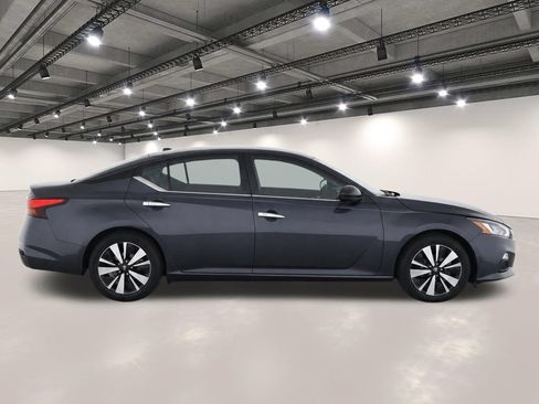Used 2022 Nissan Altima 2.5 SV FWD image 8