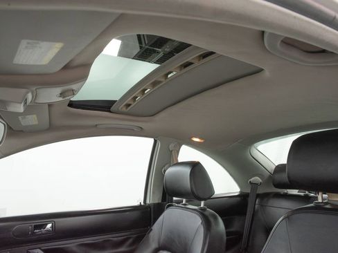 Used 2010 Volkswagen Beetle Coupe FWD image 16