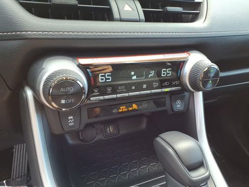 Used 2025 Toyota RAV4 XLE w/ Convenience Package image 21