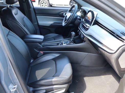 Used 2024 Jeep Compass Latitude image 36