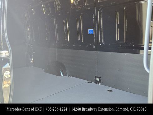 New 2024 Mercedes-Benz eSprinter 170 Cargo image 25