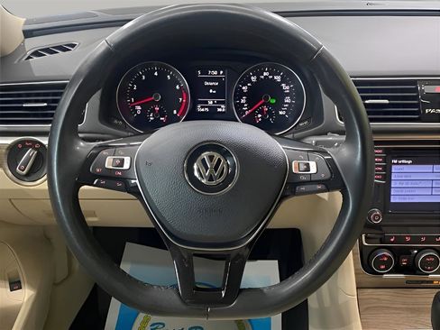 Used 2018 Volkswagen Passat 2.0T SE FWD image 16