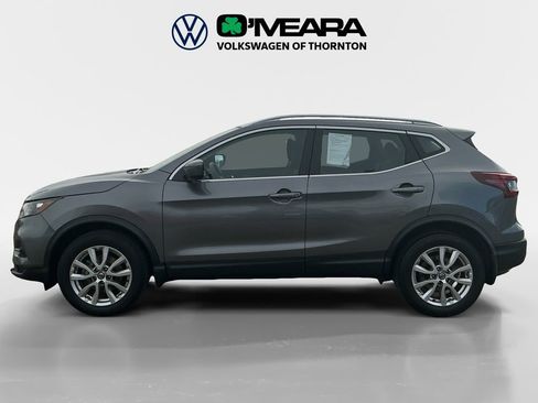 Used 2020 Nissan Rogue Sport SV image 2