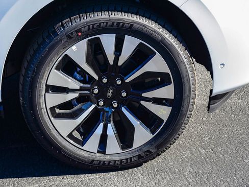 New 2025 Ford Expedition Platinum w/ Platinum Ultimate Package image 9