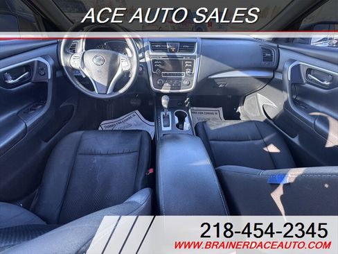 Used 2017 Nissan Altima 2.5 SR w/ LED Appearance Package image 10