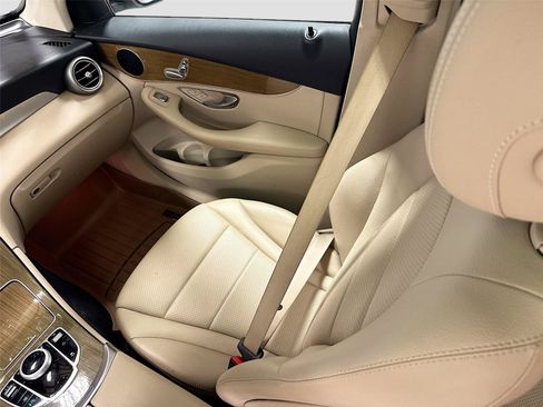 Used 2018 Mercedes-Benz GLC 300 image 22