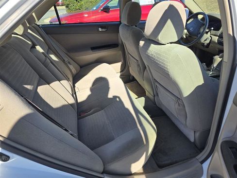 Used 2005 Toyota Camry LE image 6