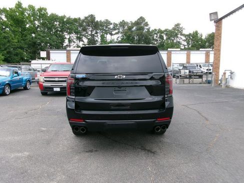 Used 2025 Chevrolet Suburban Z71 AWD/4WD image 7