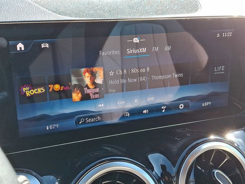 Used 2025 Mercedes-Benz GLB 250 4MATIC image 14