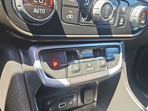 Used 2023 GMC Terrain SLE w/ Driver Convenience Package FWD image 12