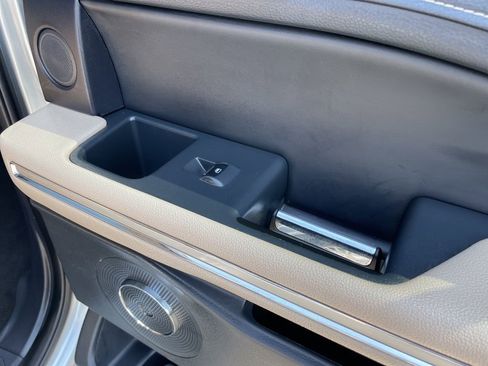 Used 2023 Ford Expedition Limited image 39