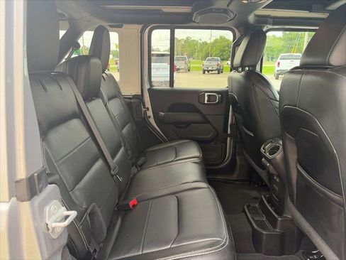 Used 2020 Jeep Wrangler Unlimited Sahara AWD/4WD image 21