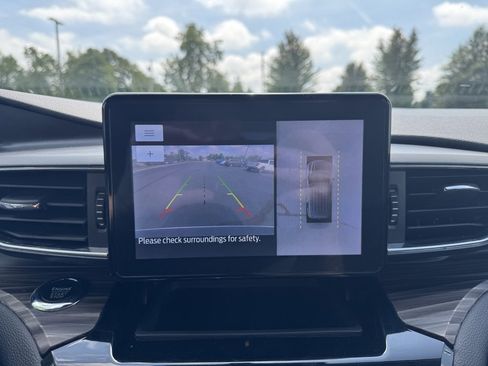 Used 2023 Ford Explorer Limited image 11