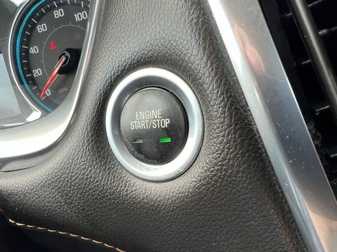 Used 2020 Chevrolet Traverse LT image 34