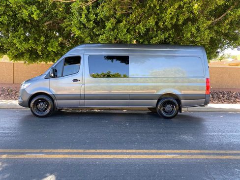 Used 2021 Mercedes-Benz Sprinter 2500 image 57