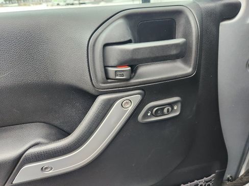 Used 2015 Jeep Wrangler Unlimited Sahara w/ Connectivity Group image 11