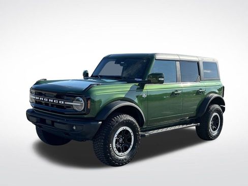 Used 2023 Ford Bronco Outer Banks w/ Sasquatch Package AWD/4WD image 2