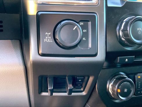 Certified 2017 Ford F250 XLT w/ XLT Premium Package image 30