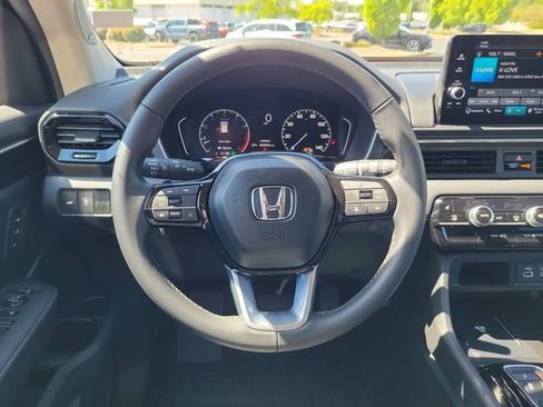 Certified 2025 Honda Pilot Touring image 11