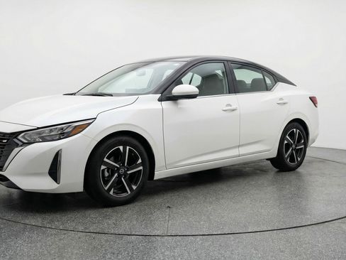 Used 2025 Nissan Sentra SV image 3