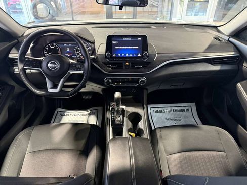 Used 2025 Nissan Altima 2.5 SV image 16