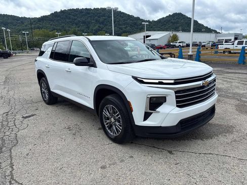 Used 2026 Chevrolet Traverse LT AWD/4WD image 7