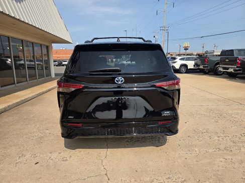 Used 2023 Toyota Sienna XSE w/ XSE Plus Package AWD/4WD image 7