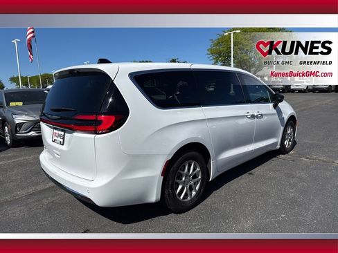 Used 2025 Chrysler Pacifica Select FWD image 6