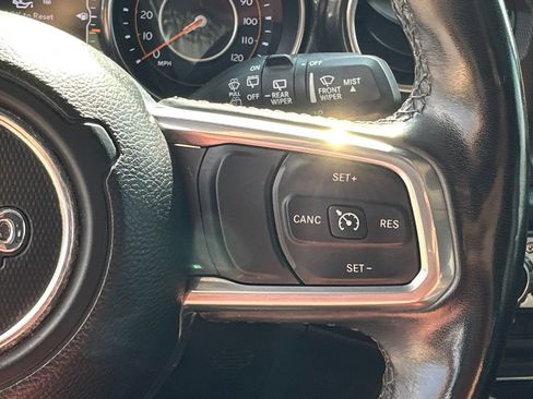 Used 2022 Jeep Wrangler Unlimited Sahara AWD/4WD image 25