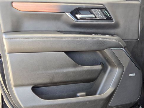 Used 2025 GMC Yukon Denali AWD/4WD image 25