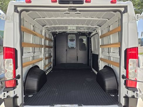 Used 2025 RAM ProMaster 2500 w/ U-Haul Equipment Group FWD image 32