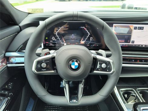 Used 2025 BMW 740i w/ Executive Package RWD image 7