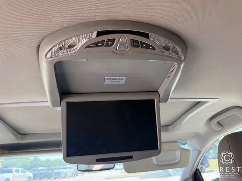 Used 2015 Toyota Sienna XLE w/ XLE Navigation Package FWD image 19