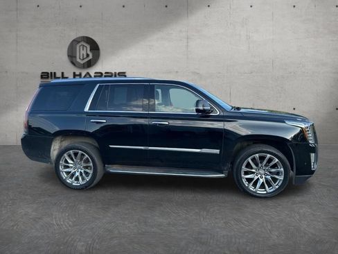 Used 2017 Cadillac Escalade Luxury AWD/4WD image 3