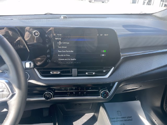 Used 2025 Chevrolet Equinox LT w/ Safety and Technology Package FWD image 12