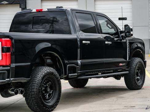Used 2024 Ford F350 Platinum w/ Tremor Off-Road Package AWD/4WD image 19