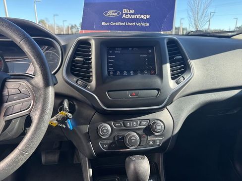 Used 2019 Jeep Cherokee Latitude w/ Popular Appearance Group image 18