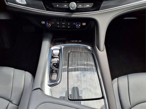 Used 2023 Buick Enclave Essence AWD/4WD image 20