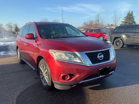 Used 2016 Nissan Pathfinder S image 2