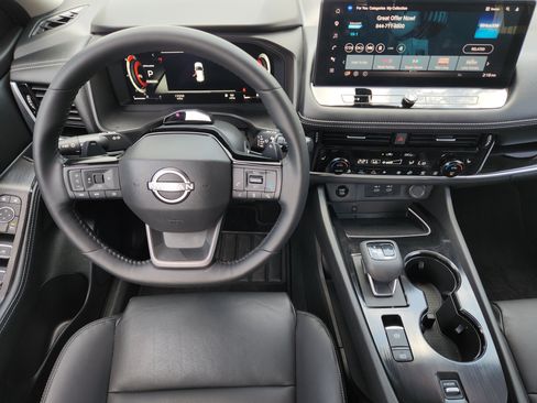 Used 2025 Nissan Rogue SL w/ Tech Package FWD image 29