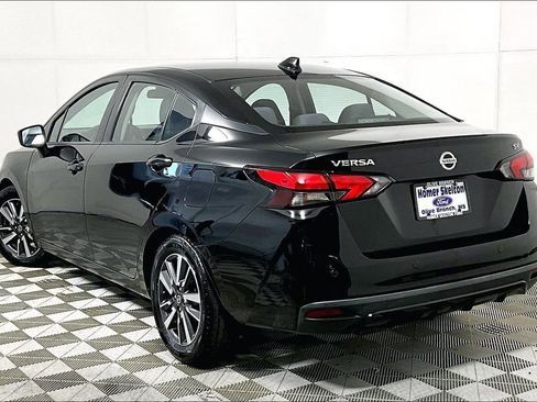 Used 2021 Nissan Versa SV image 11