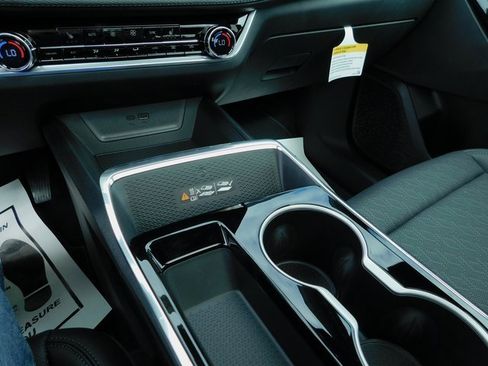 Used 2025 Chevrolet Equinox LT w/ Convenience Package II image 27