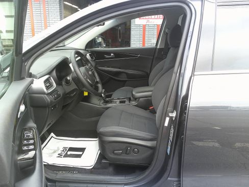 Used 2019 Kia Sorento AWD w/ LX Convenience Package image 16