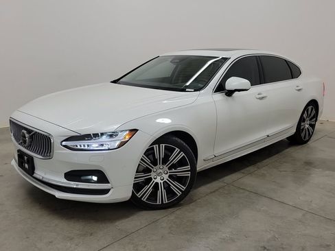Used 2025 Volvo S90 B6 Plus image 34