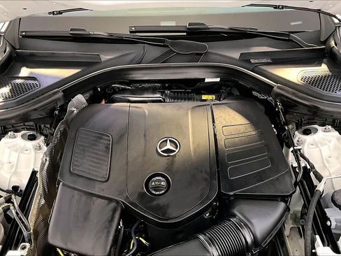 Used 2025 Mercedes-Benz GLC 300 4MATIC image 30