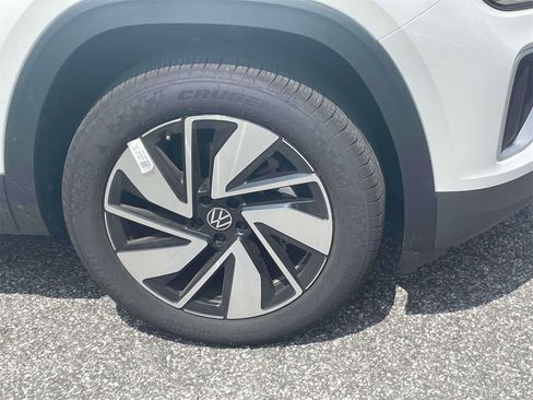 New 2024 Volkswagen Atlas SEL image 9