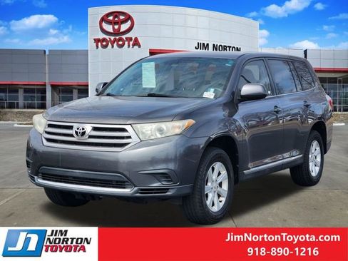Used 2011 Toyota Highlander Base image 3