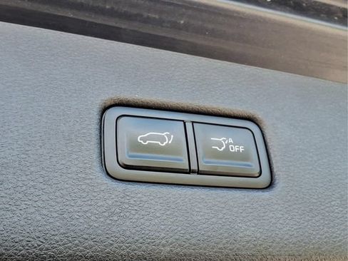 Used 2024 Kia Carnival EX FWD image 24